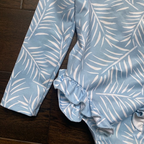 Imagine Perry girls rashguard EUC 3/4T - Picture 2 of 4